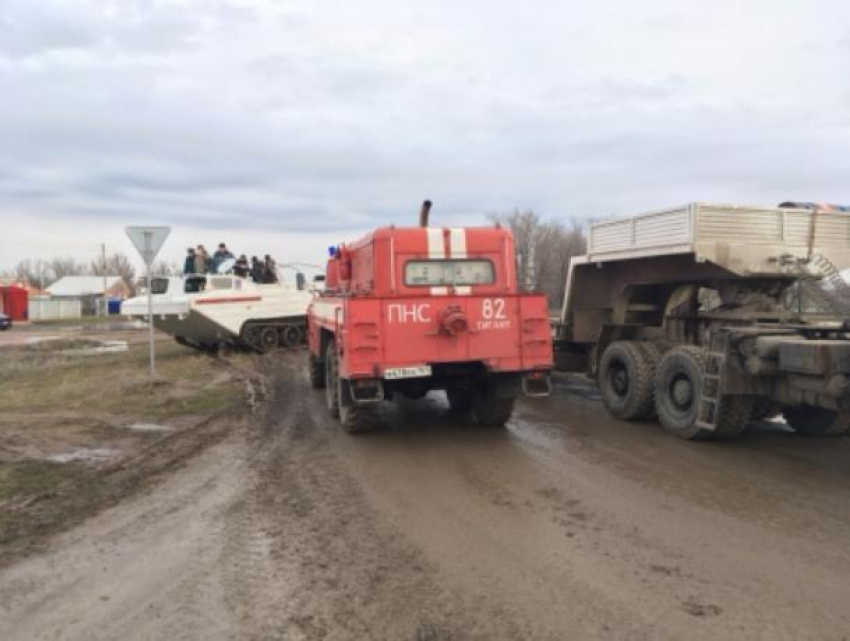 Упавший уровень воды в реке позволил жителям Ростовской области вернуться в свои дома