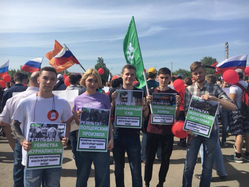 Сторонников Навального в Ростове отправили в суд и под арест после субботнего митинга 