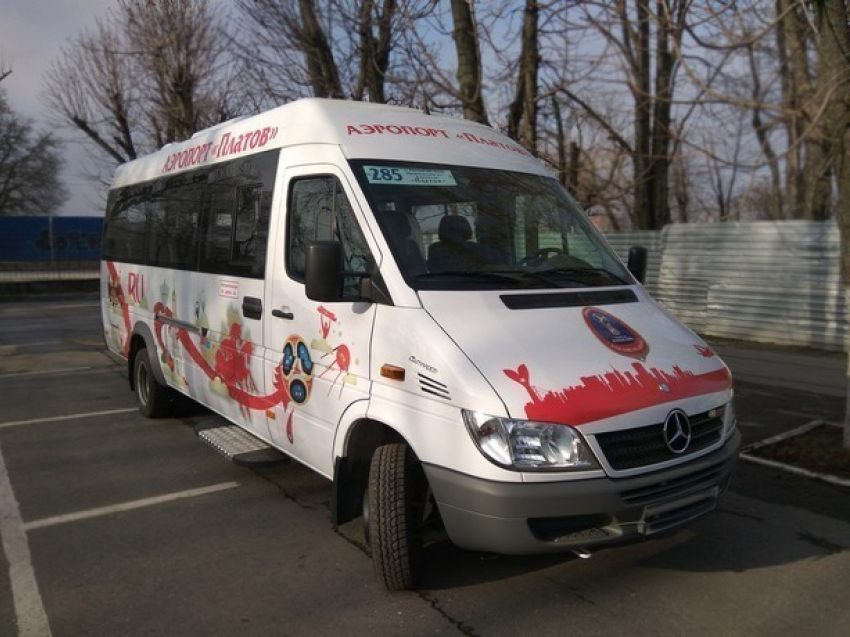 Курсирующие до аэропорта «Платов» крохотные миниавтобусы разочаровали жителей Ростова