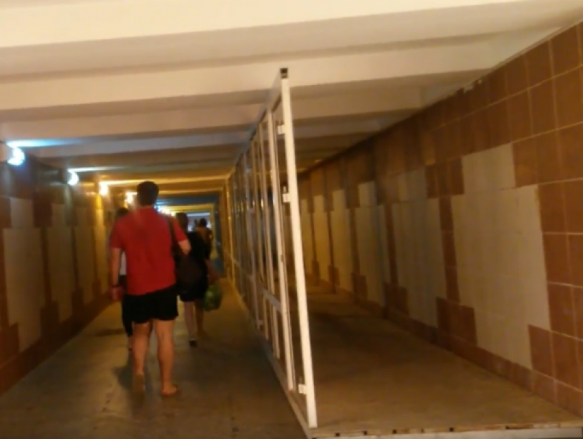 Застроенный ларьками подземный переход на «Горизонте» назвал нелепым решением властей ростовский активист