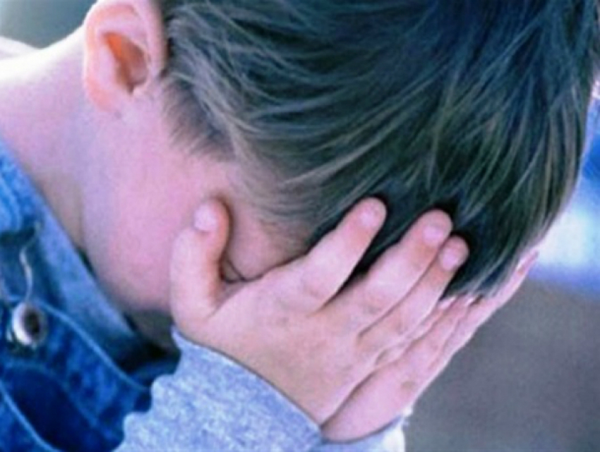 Маленький мальчик в колготках и свитере потерялся в дачном поселке Ростова: «громко плакал и звал маму»