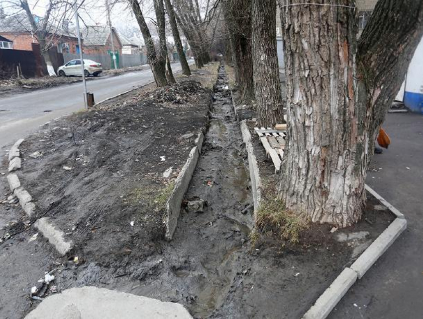 Власти Ростова оценили очистку 250 метров ливневки на Военведе за 1,3 млн рублей