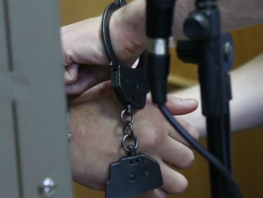 Двоих голодных офицеров, которые выписали себе солдатских спецпайков на 471 млн рублей, осудили в Ростове