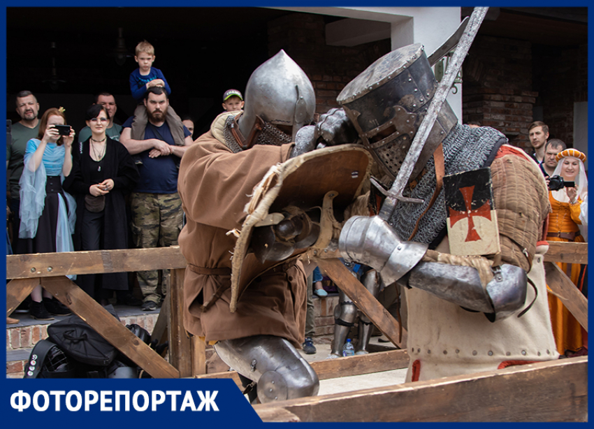 Звон металла и средневековый пир: сочный фоторепортаж о рыцарском турнире в Ростове