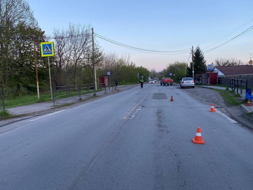 В Ростовской области 9-летний ребенок выбежал на дорогу за мячом и попал в ДТП