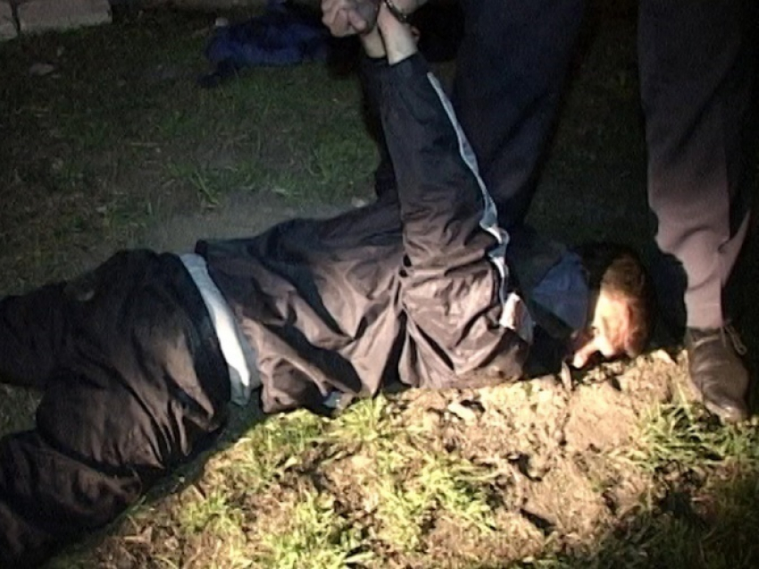 В Ростове на Ченцова избили  таксиста и угнали машину