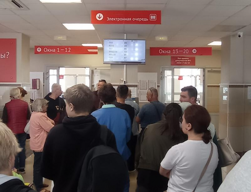 Жители Ростова массово идут в МФЦ для отказа от сбора биометрии