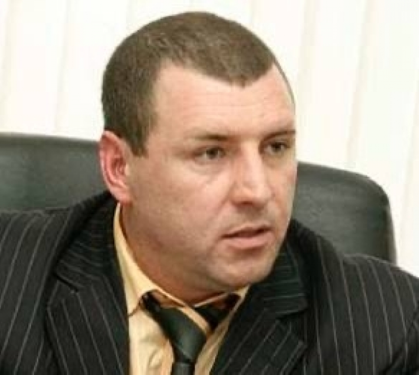 Начальник ОБЭП Новочеркасска пытался купить права для своего родственника, он задержан   