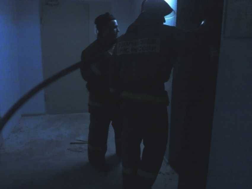 450 человек были ночью эвакуированы из-за пожара в ростовском общежитии