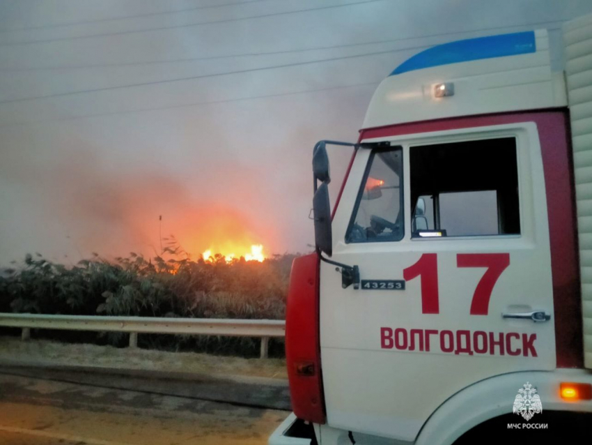 Крупный ландшафтный пожар в станице Романовской потушен