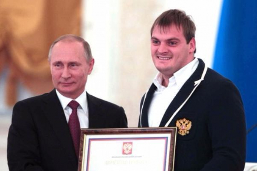 Паралимпиец Владимир Свиридов получил почетную грамоту  из рук Владимира Путина
