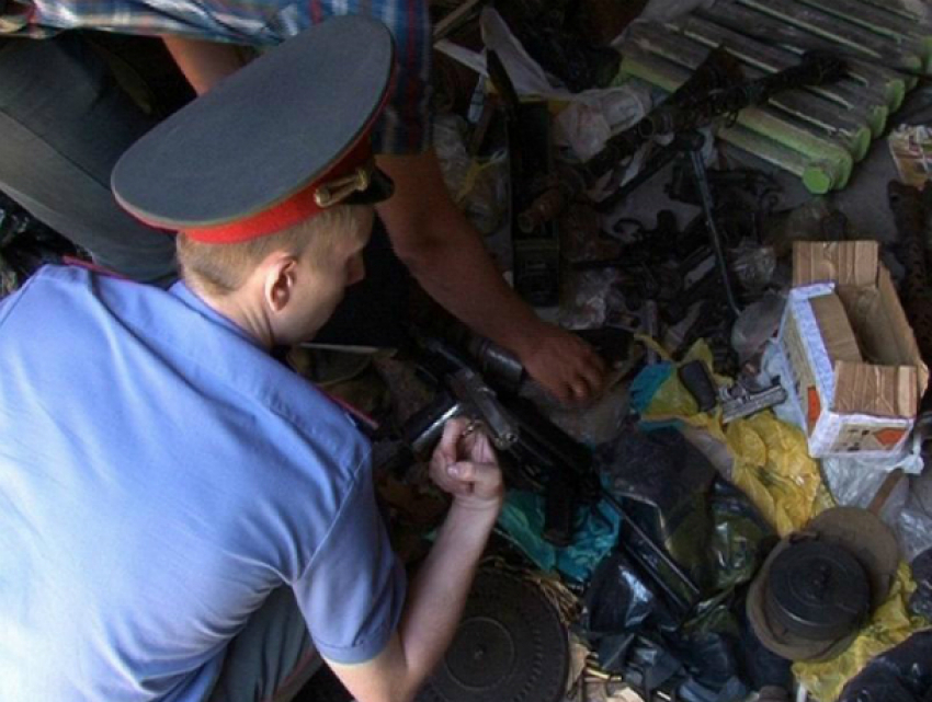 Склад боеприпасов случайно обнаружили в гараже у жителя Ростова