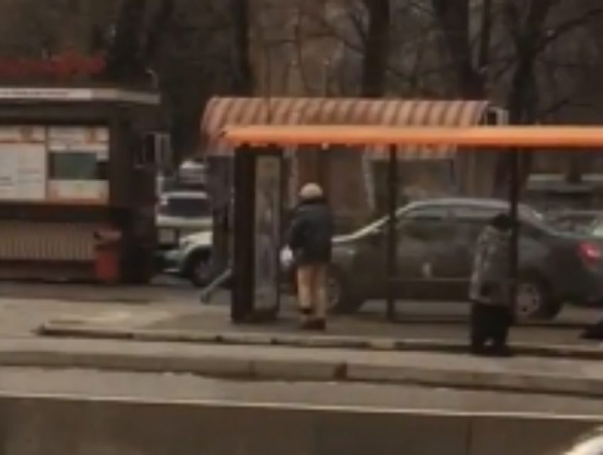 Декабрьский стриптиз устроила безбашенная ростовчанка на Турмалиновской улице