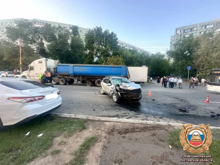 Два человека пострадали в массовом ДТП на Королёва в Ростове