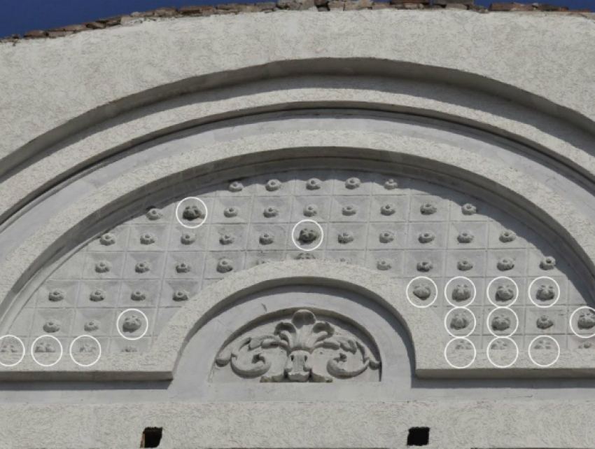 Досадную ошибку на фасаде с полторашками исправил ростовский подрядчик