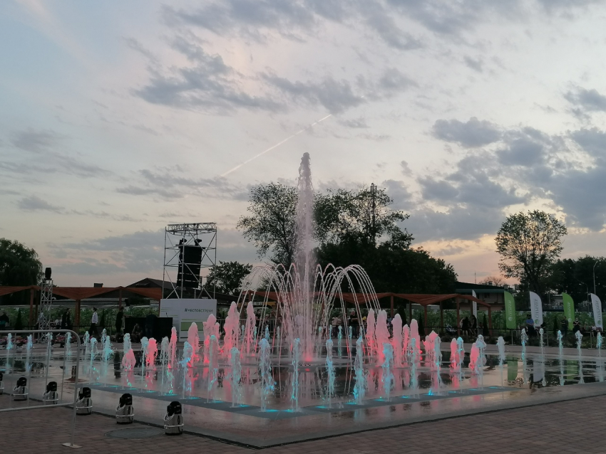 Ростовские власти рассказали о том, как работает новый фонтан