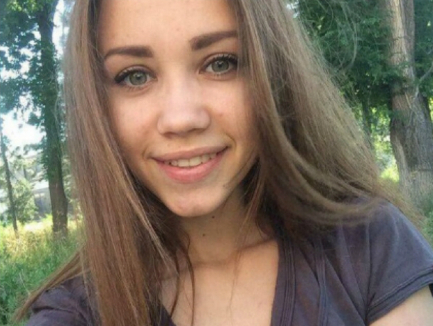 Худенькая большеглазая 16-летняя красавица вышла из дома и пропала в Ростовской области