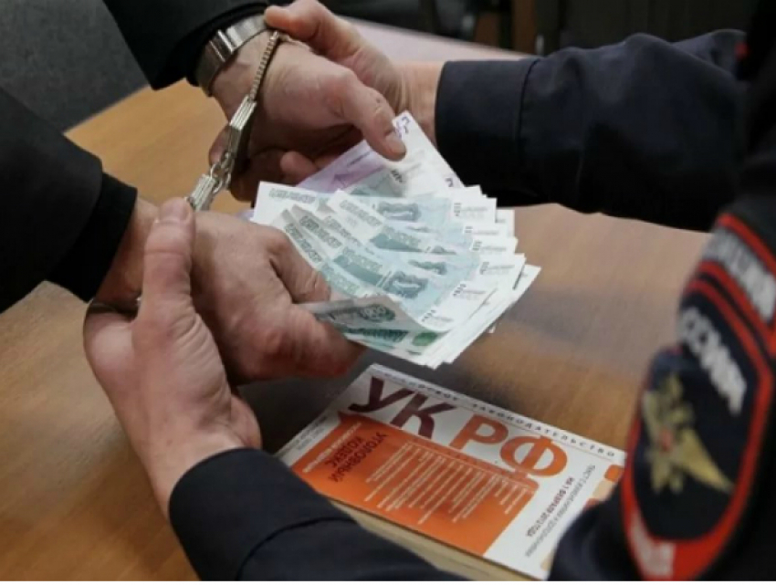 Бизнесмен Ростовской области попытался дать следователю 2-миллионную взятку