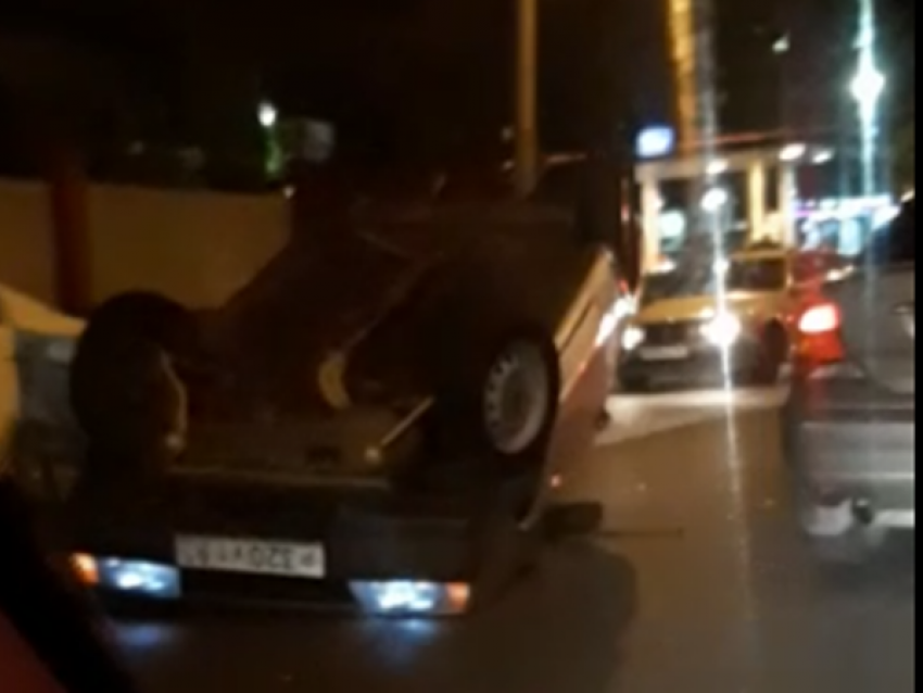 Страшная авария с участием четырех автомобилей в Ростове попала на видео 