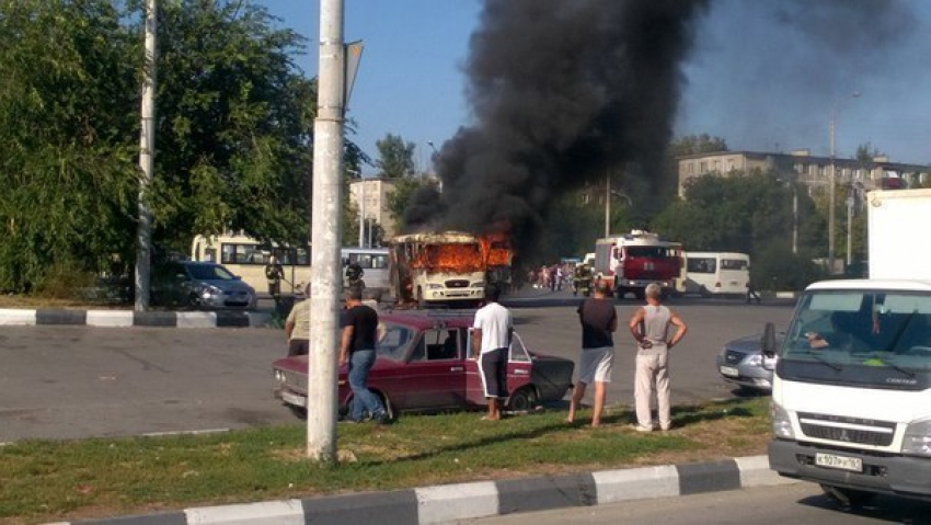 В Ростове на Западном загорелась маршрутка 