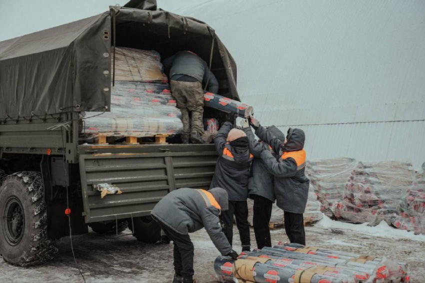 Донские «единороссы» вместе с активистами Народного фронта отправили на передовую более 110 тонн полиэтиленовой пленки