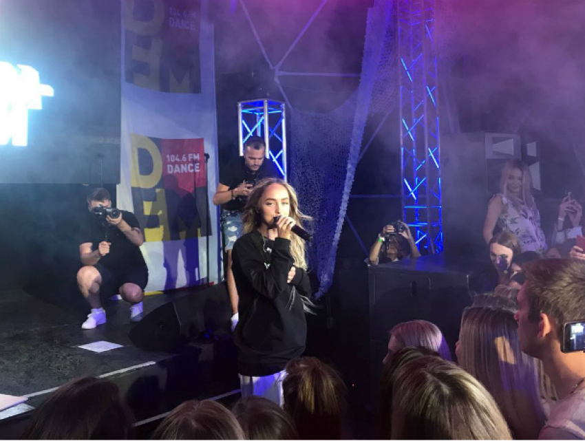 Певица Мари Краймбрери довела до экстаза ростовских поклонниц в ночном клубе