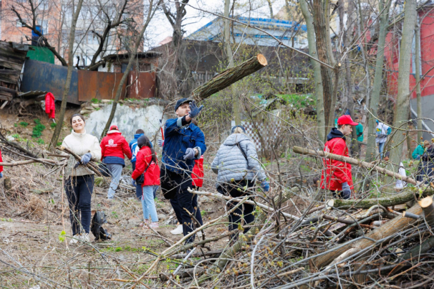 В Ростове во время массового субботника вывезли более 300 тонн мусора