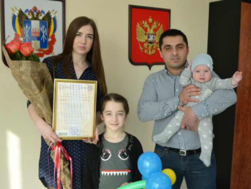 Маленький Демид помог 200-тысячной семье выплатить ипотеку на квартиру в Ростове