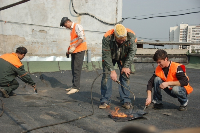Коммунальщики Ростовской области из-за халатности починили не ту крышу