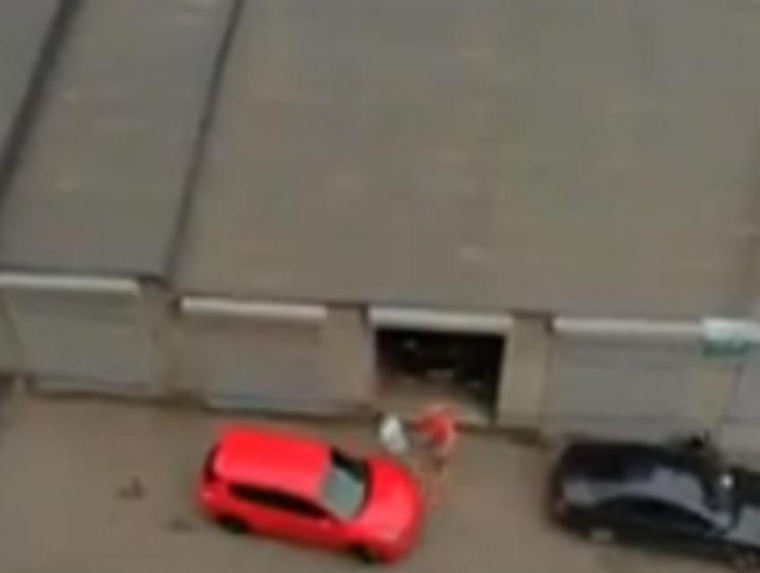 Владелец гаража грубо «обласкал» припарковавшегося у его дверей автохама в Ростове на видео