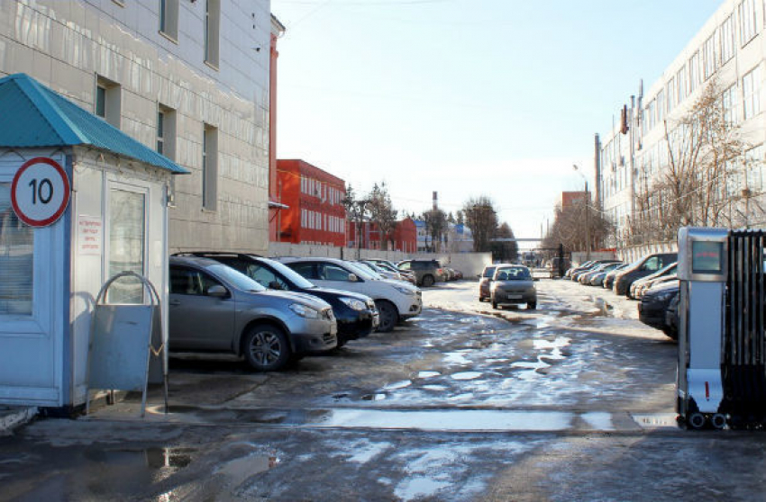 Платные автостоянки возле жилых домов уничтожили в Ростове