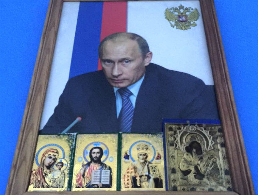 Путин с иконами в кабинете ростовского участкового вызвал бурные эмоции горожан