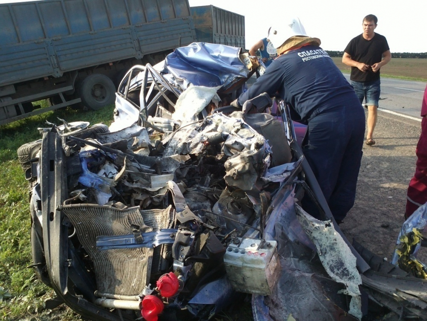 Водитель «Хендая» попала в аварию в Ростовской области: есть погибший
