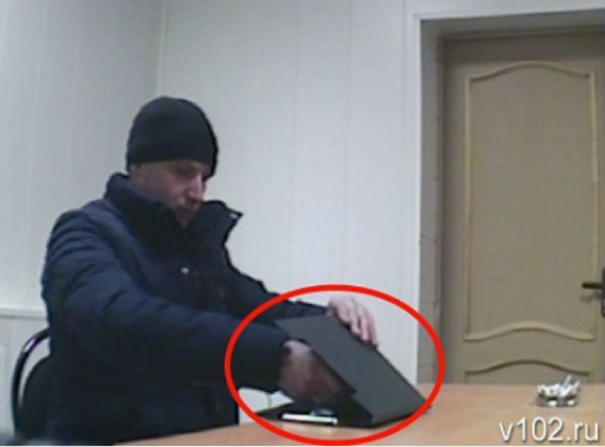 Полумиллионная взятка полицейскому стала причиной задержания ростовчанина в Волгоградской области