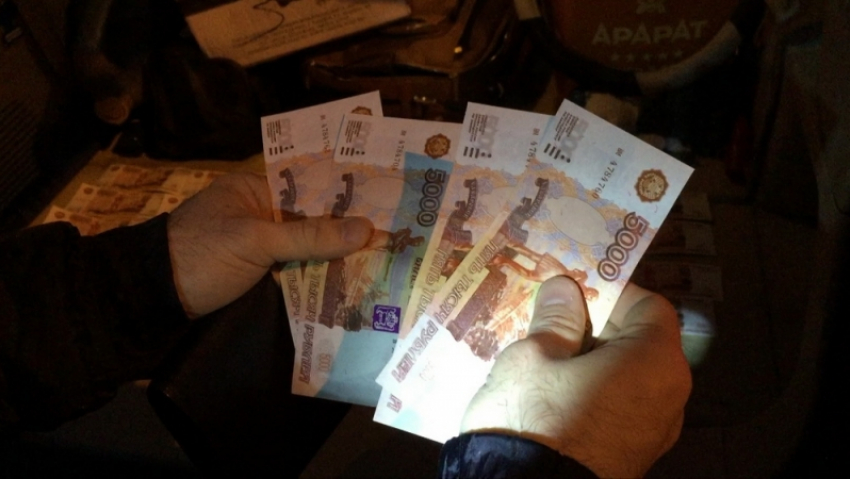 Облсуд немного смягчил приговоры двум ростовчанам, осужденным за сбыт фальшивых 5-тысячных купюр