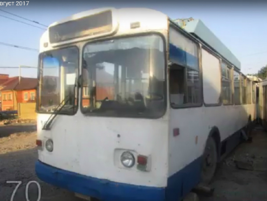 Восстановить нормальную работу троллейбусов призвали активисты на кладбище «рогатых» в Таганроге