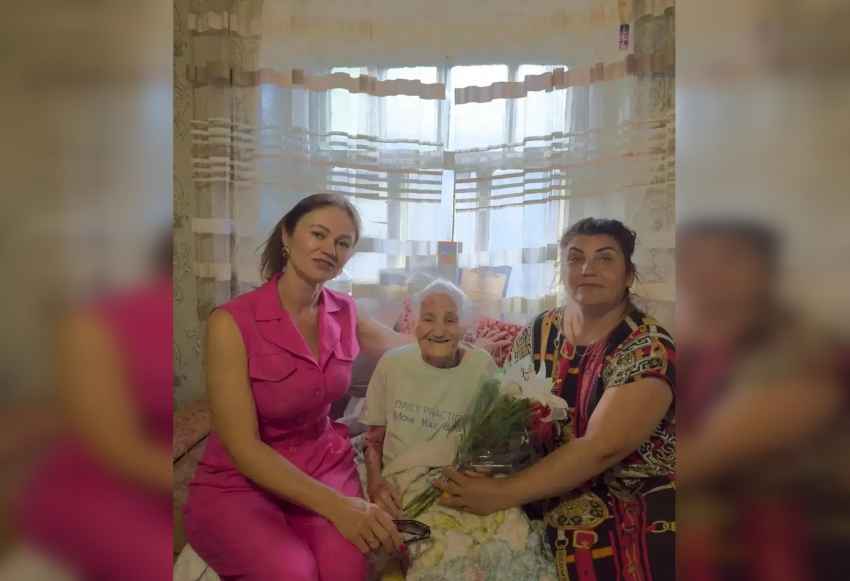 В Азовском районе труженица тыла Вера Чикина отметила 99-летие
