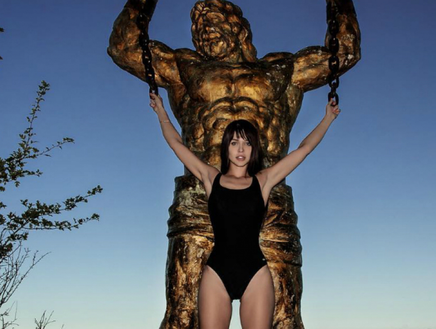 Ростовская звезда «Playboy» Мария Лиман приковала себя к крутому мускулистому мачо	