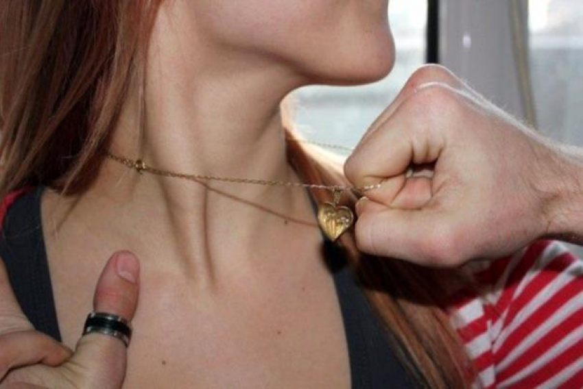 В Ростове клиент после стрижки ограбил парикмахера 