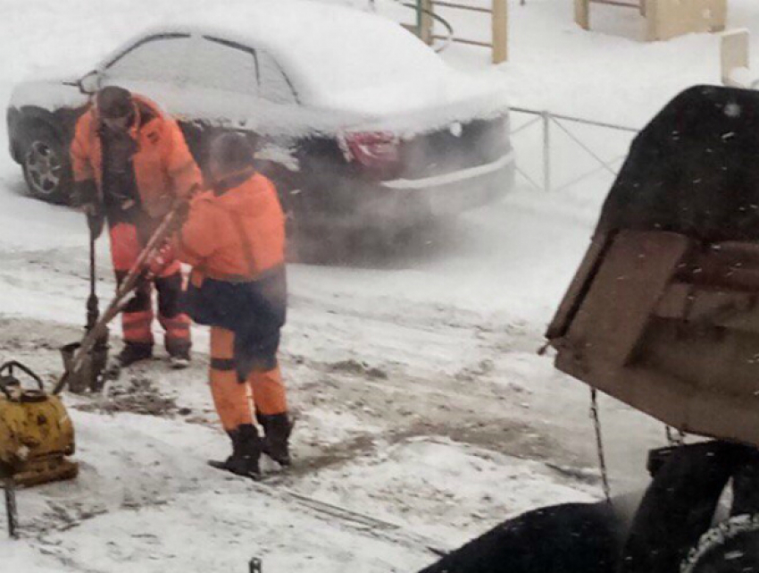 Технологию укладки асфальта в экстремальных погодных условиях продемонстрировали дорожники Ростова