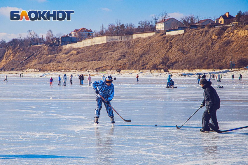 В Ростовской области предупредили об опасности выхода на лед Таганрогского залива