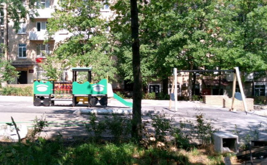 Ростовчанка возмутилась реконструкции сквера с детской площадкой на Буденновском