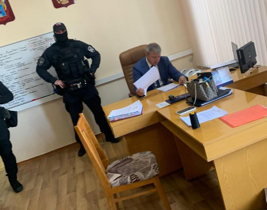 Главу Кагальницкого района Вадима Сидорова задержали за взятку