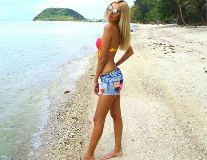 Сексуальные ростовчанки показали себя в бикини на пляжах в популярном «летнем» флешмобе