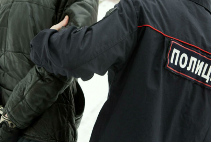 Агрессивный мужчина избил сотрудника полиции в Ростовской области