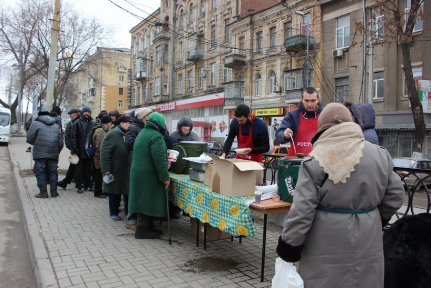 Для ростовских бездомных устроят праздничный обед 