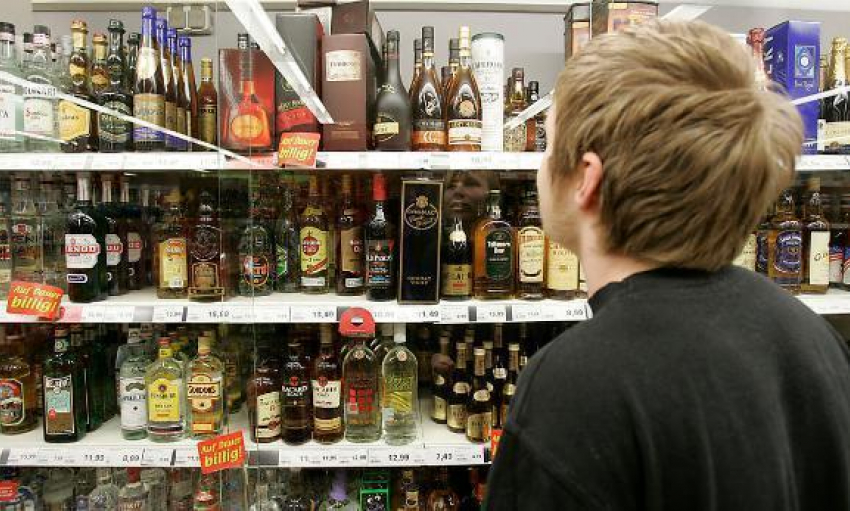 В Таганроге продавщица повторно продала спиртное подростку