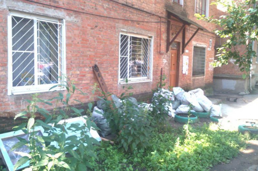 В Ростове начали штрафовать управляющие компании, которые не занимаются уборкой дворов 