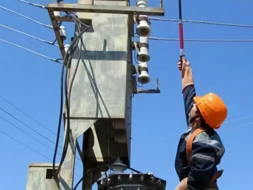 Жителям семи ростовских улиц до конца месяца придется обходиться без электричества