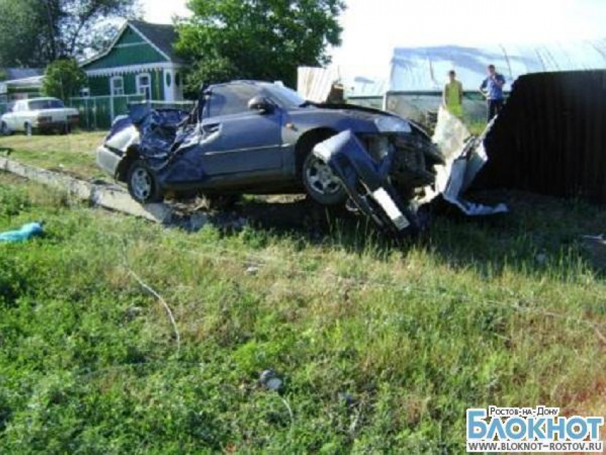 В Ростовской области водитель на Хендай Акцент врезался в опору ЛЭП: погиб пассажир
